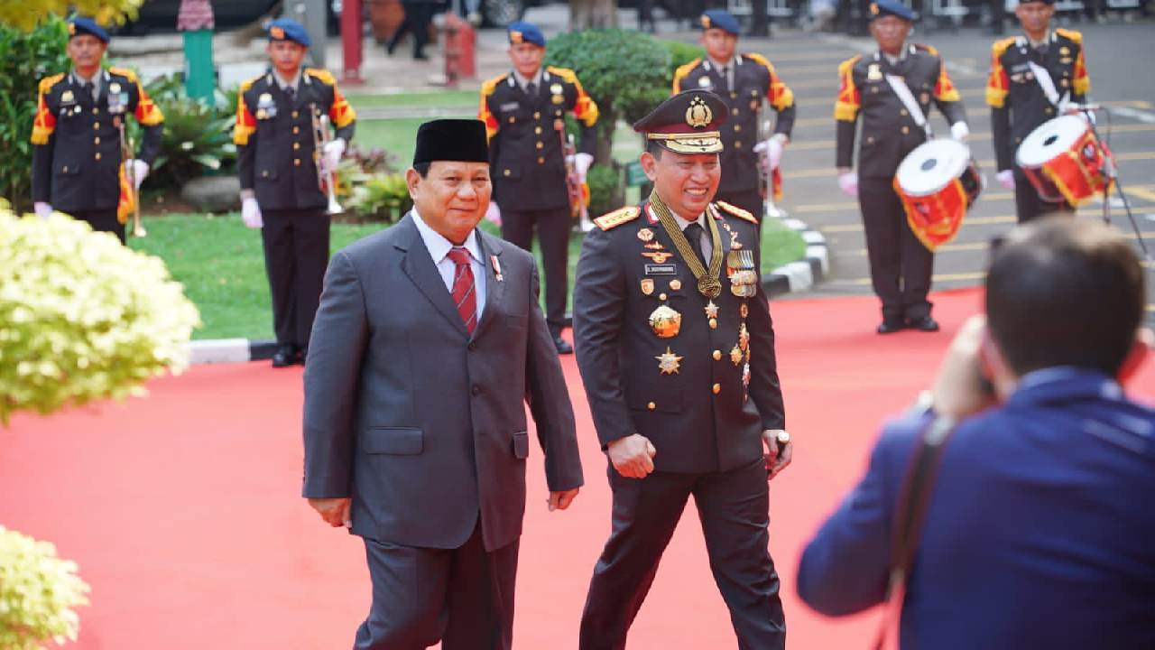 Prabowo Dapat Penghargaan Tanda Kehormatan Bintang Bhayangkara Utama Polri
