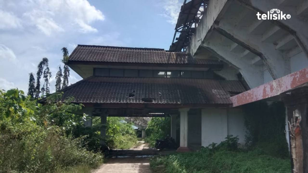 Stadion Lakidende Kendari Kini jadi Tempat Nongkrong Remaja, Ditemukan Kondom Bekas dan Botol Miras