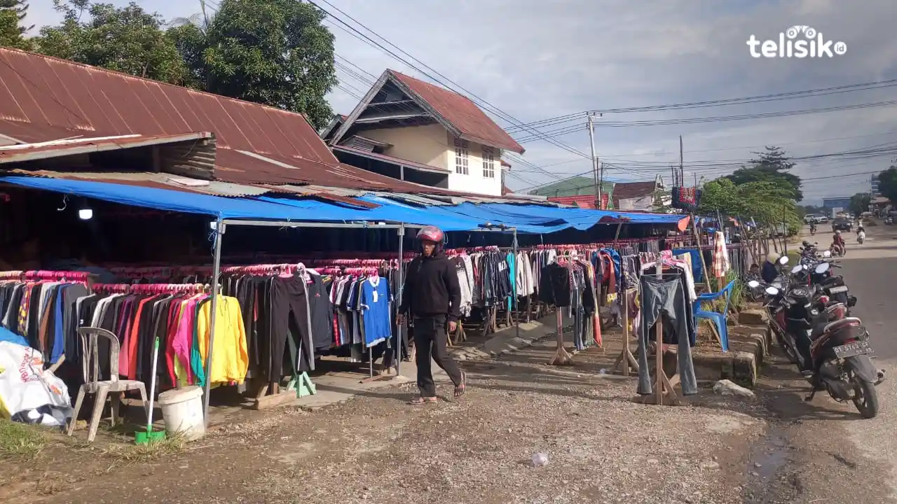 Tak Khawatir jika Penertiban RTH, PKL di Jalan Lawata Kendari Berdagang di Lahan Sendiri