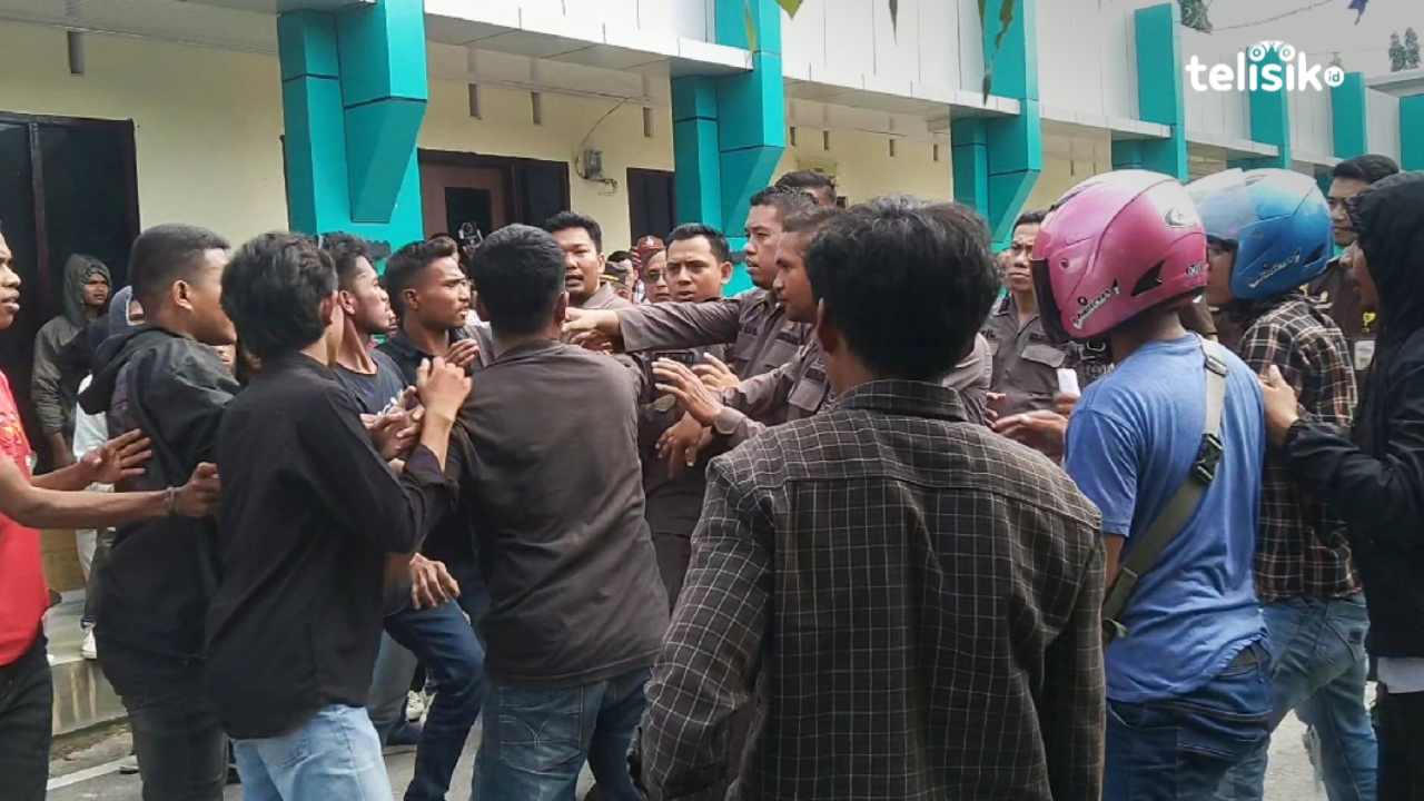 Unjuk Rasa Mahasiswa di Kota Kendari Nyaris Ricuh
