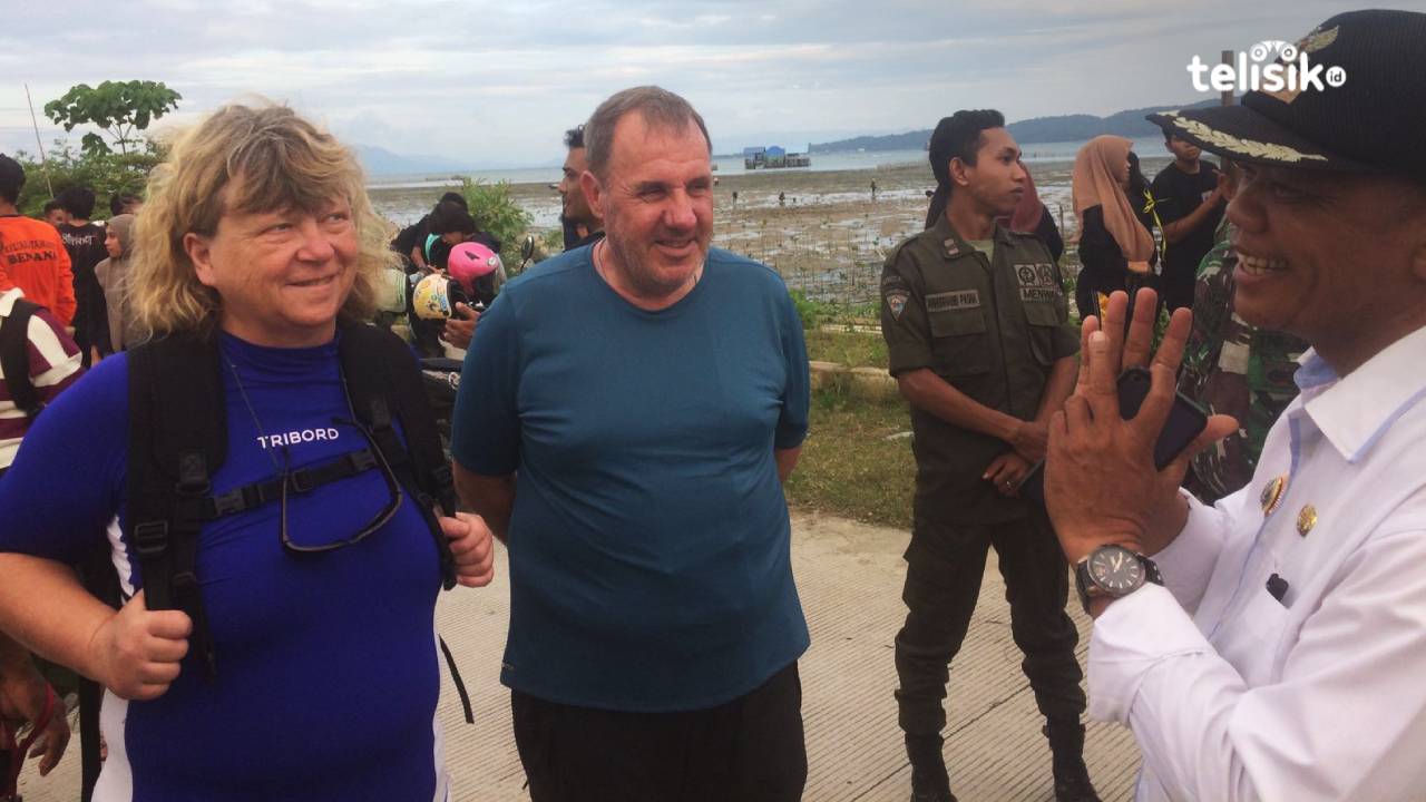 Warga Negara Prancis Ikut Menanam Mangrove Bersama UKM Selam UHO Kendari