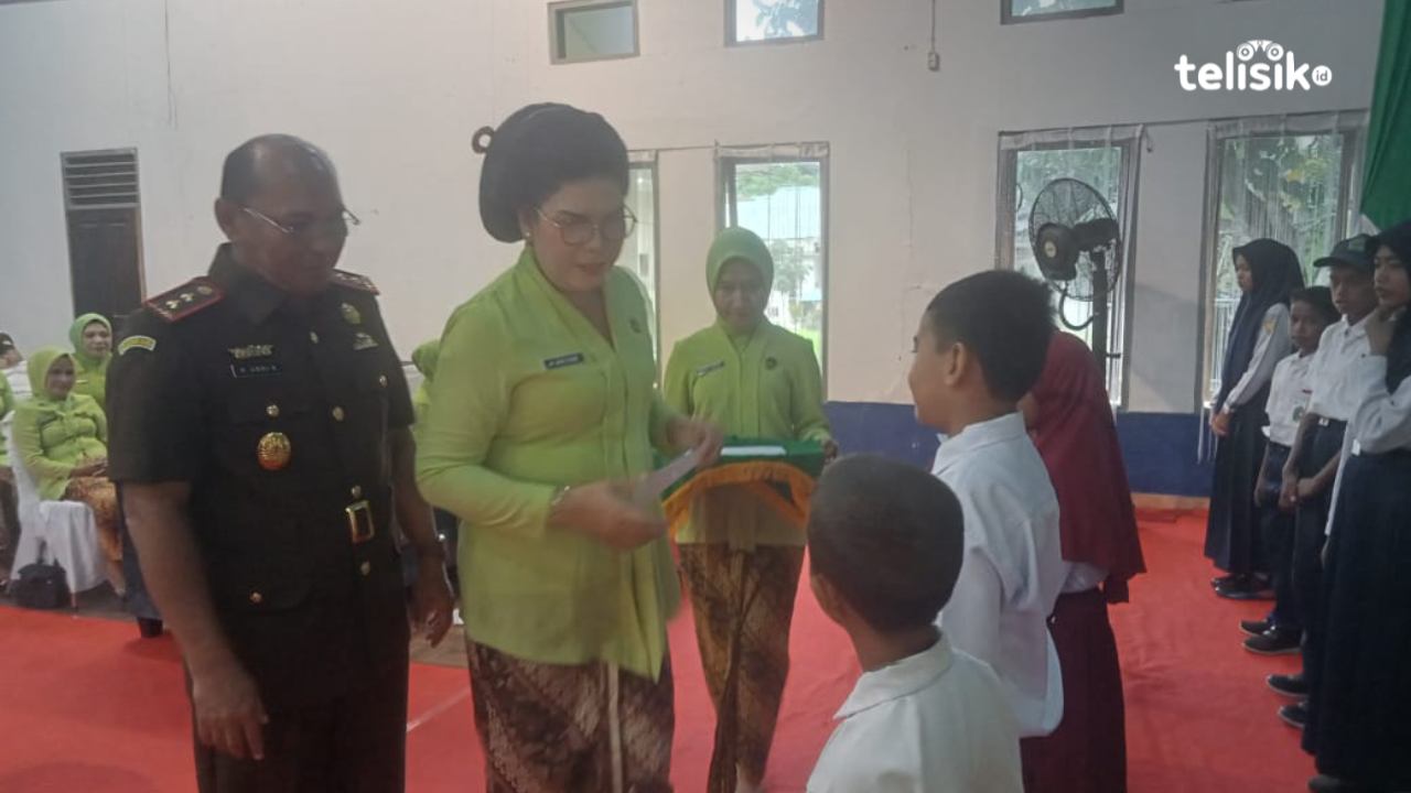 IAD Muna Santuni 20 Pelajar Insan Adhyaksa