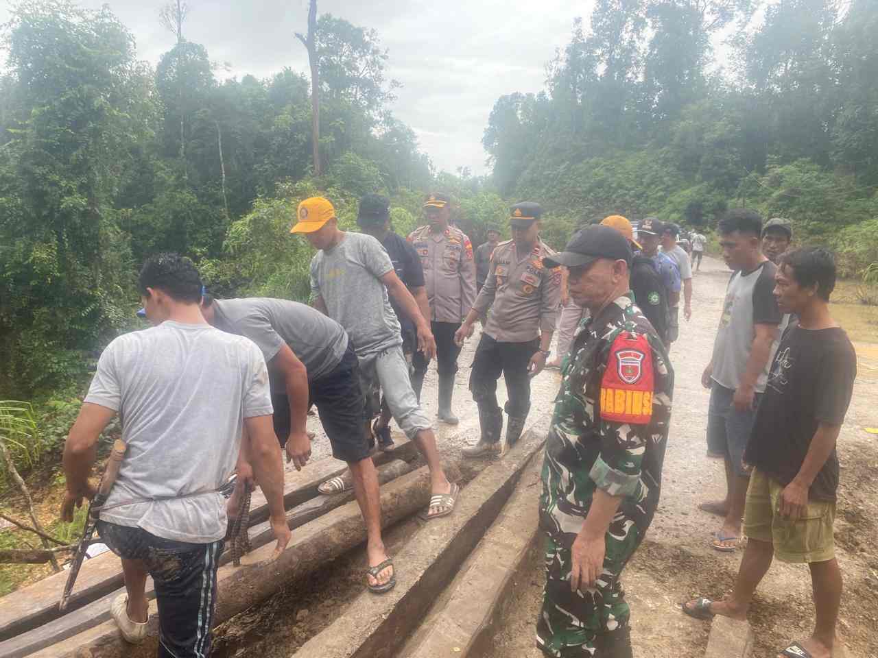 Jalan Penghubung Konawe-Konawe Utara Kini Bisa Dilalui Usai Dibongkar Warga