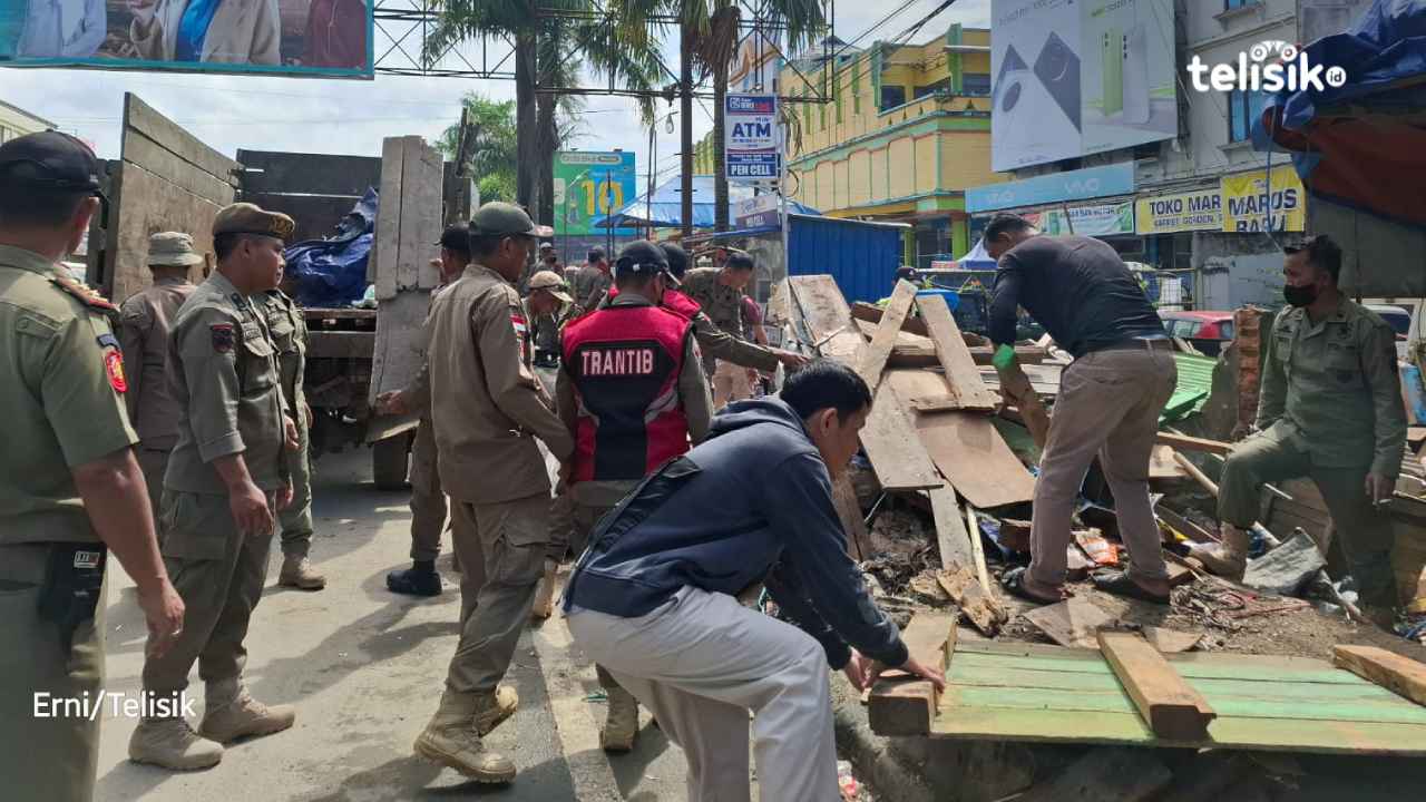 Lapak Jualan di Mandonga Kendari Dibongkar Satpol PP, Pedagang Merasa Tak Diberitahu