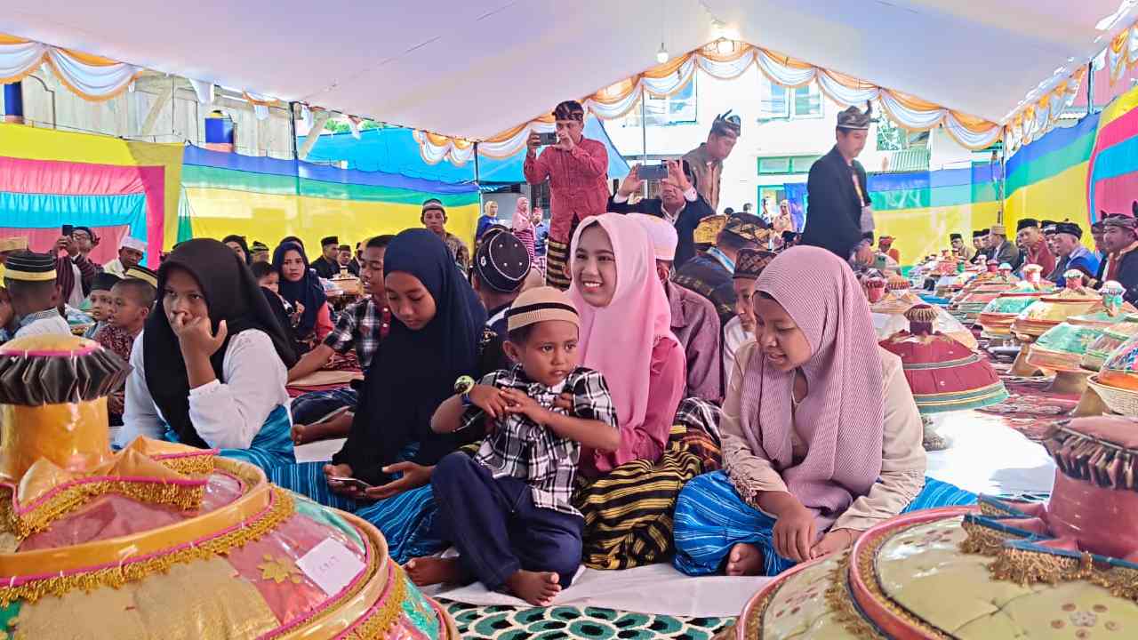 Melihat Tradisi Piharoano Ana-Ana Ngkaelu di Buton Selatan