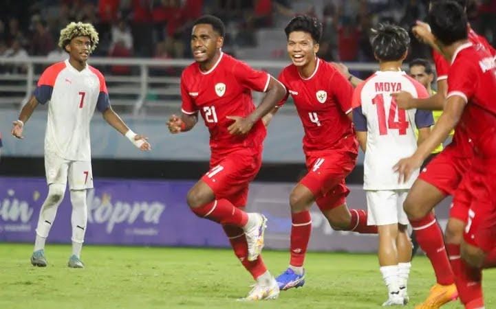 Piala AFF U-19: Indonesia Sikat Kamboja 2-0, Iqbal Gwijangge Top Skor Sementara