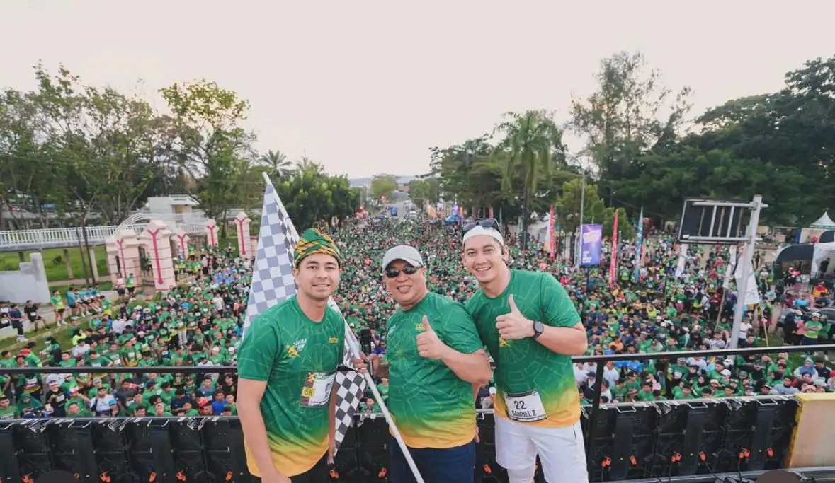 Ribuan Masyarakat Ramaikan Kegiatan Sultra Run Bersama Ruksamin dan Raffi Ahmad di Kendari