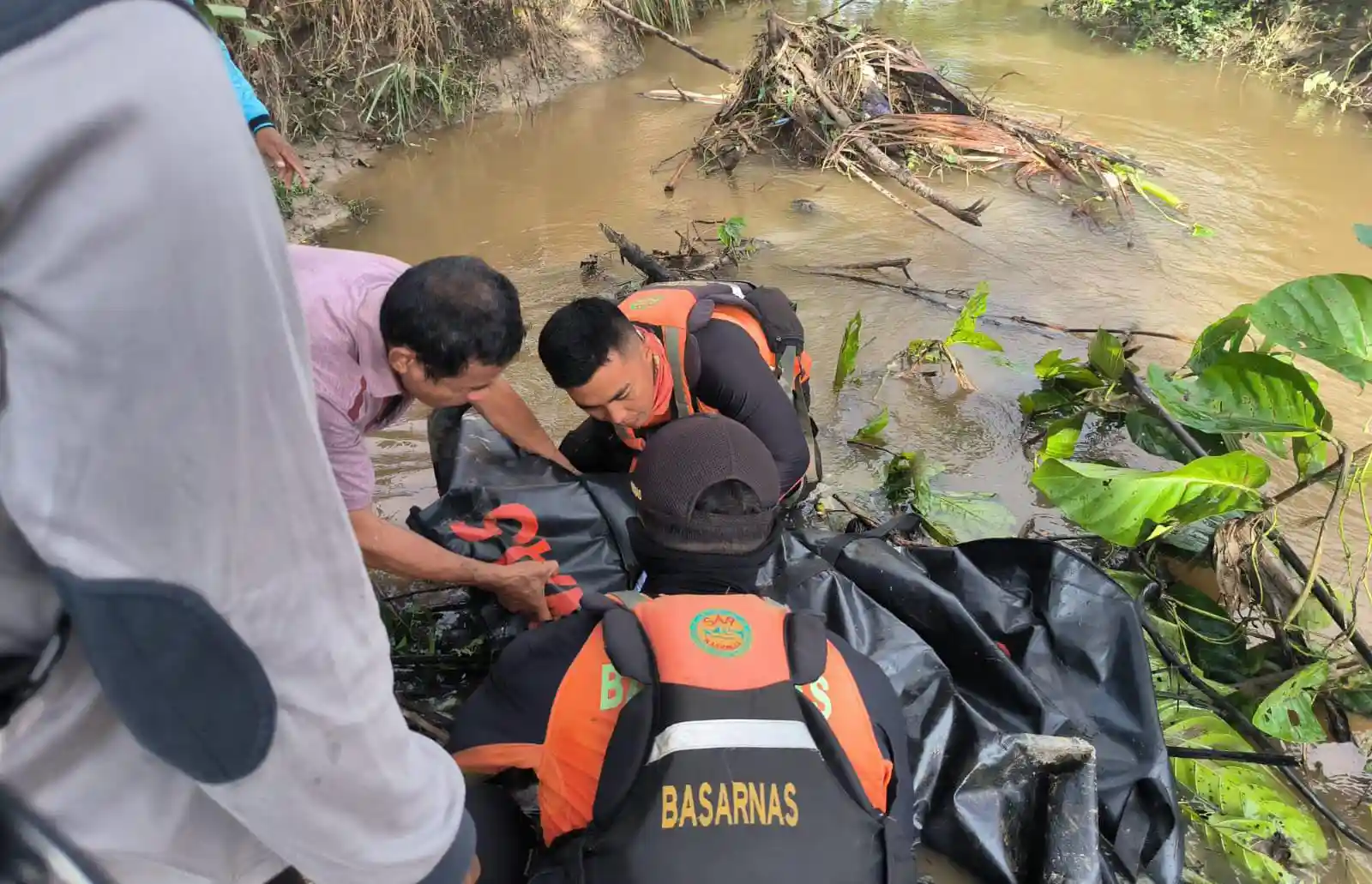 Tragis, Bocah Perempuan Ditemukan Tewas Tenggelam di Sungai Lalowosula Ladongi Kolaka Timur
