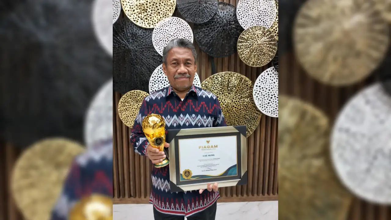 95 Persen Warga Muna Terdaftar JKN, Plt Bupati Muna Diganjar Penghargaan UHC Awards