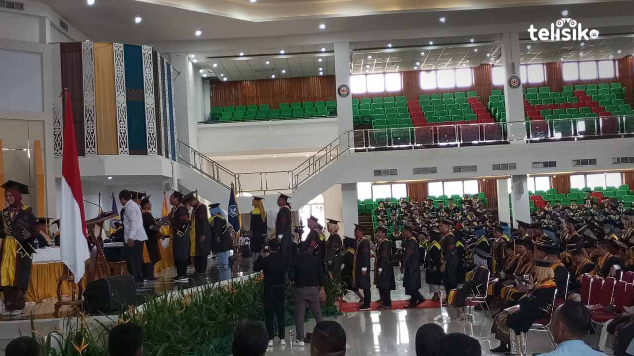 Hari Kedua UHO Wisuda 1.614 Sarjana dan Magister dengan Lulusan Terbaik