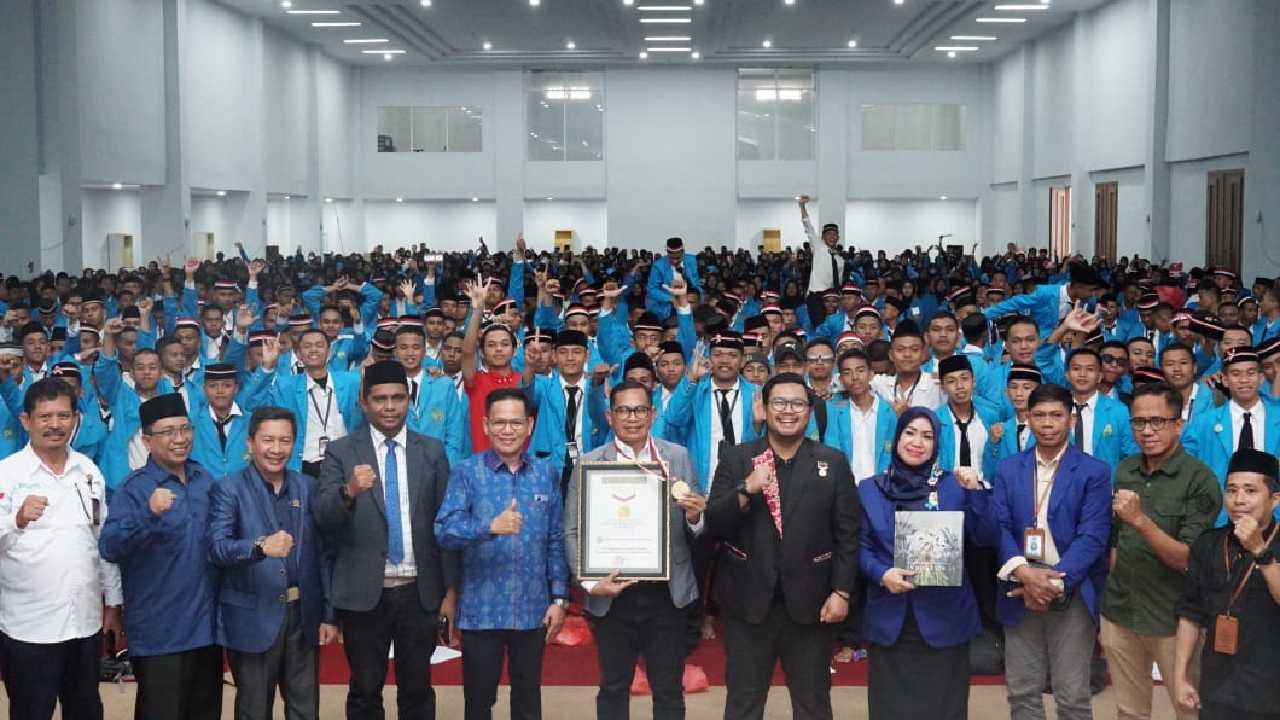 Rektor IAIN Kendari Kukuhkan 1.590 Mahasiswa Baru Tahun 2024