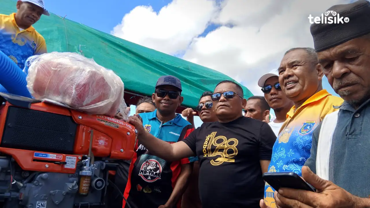 Antisipasi Kekeringan, Pemkab Muna Barat Serahkan 45 Unit Pompa Air untuk Petani