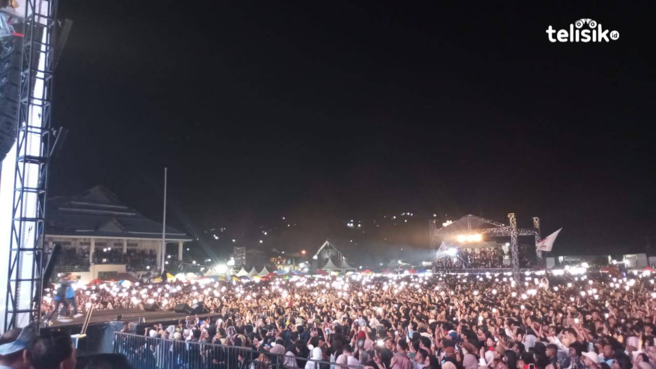 ASR-Hugua Sulap Lapangan Benu-benua jadi Lautan Manusia, ada Artis Raim Laode hingga Dewa 19
