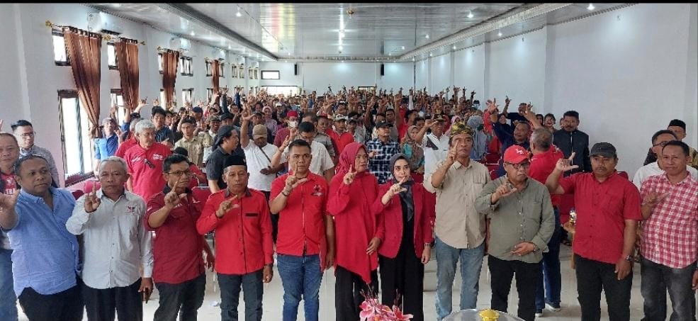 Masifkan Tim Pemenangan Sultra LA-IDA, La Ode Ida Lantik Relawan di Buton Selatan