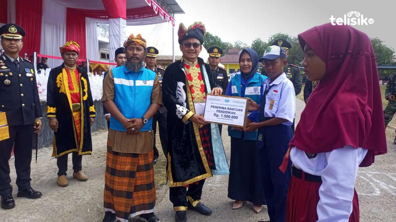 Pelajar SD dan SMP Buton Selatan Terima Bantuan Pendidikan di Hari Kemerdekaan RI