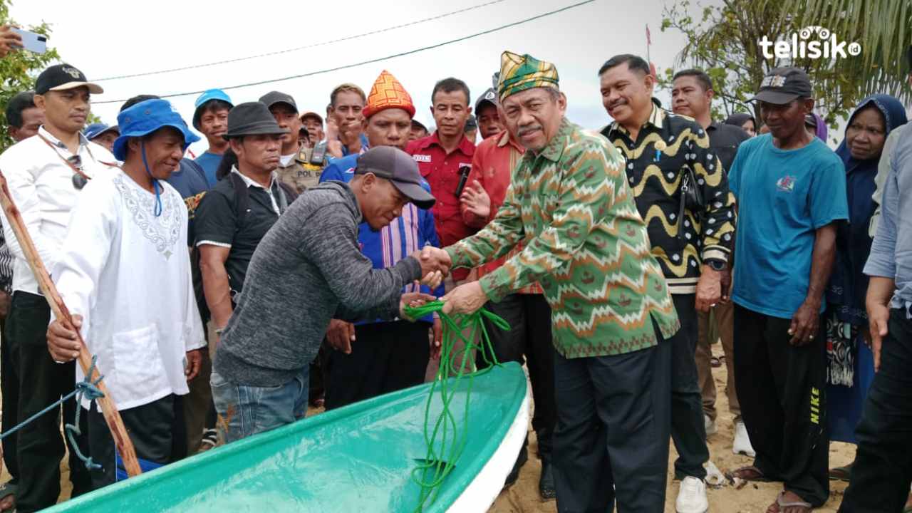 Plt Bupati Muna Penuhi Kebutuhan Air Bersih dan Listrik di Towea