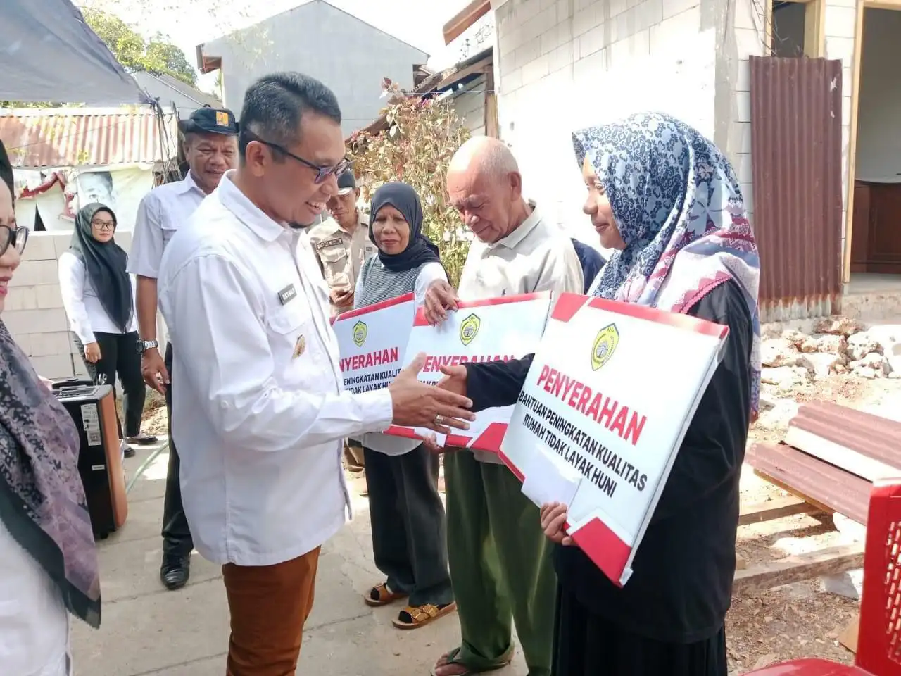 Puluhan Warga Baubau Dapat Bantuan Bedah Rumah