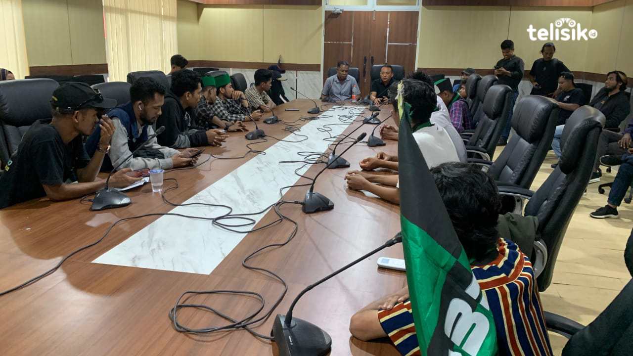 Sampaikan Aspirasi Hasil Putusan MK, Mahasiswa Kecewa Tak Diterima Anggota DPRD Sulawesi Tenggara