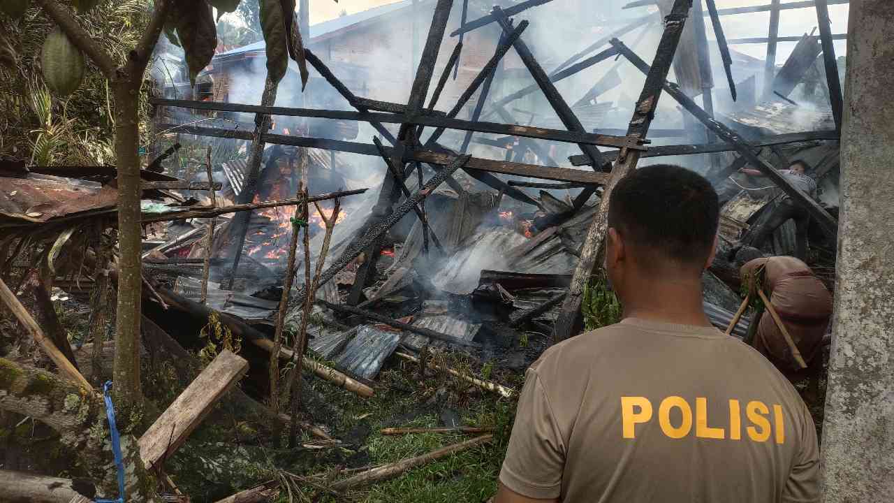 Sibuk Urus Cengkeh Pemilik Rumah Tersadar Rumah Sudah Terbakar