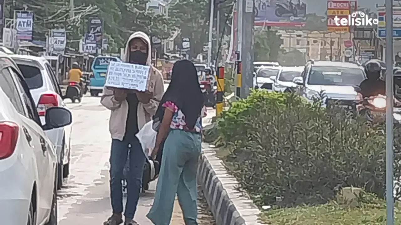 Siswa SD Ini Rela jadi Pengemis demi Beli Obat Ibunya