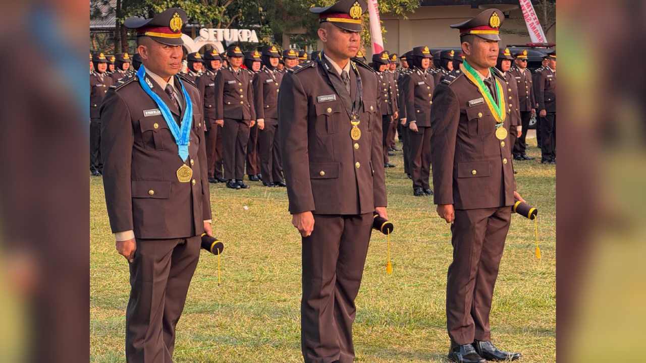 Tiga Personel Polda Sulawesi Tenggara Diganjar Penghargaan Saat Pelantikan SIP Angkatan 53 Gelombang I