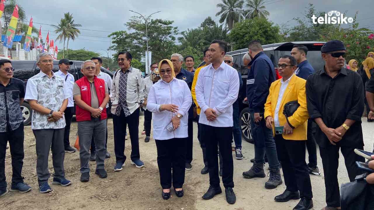 Tina Nur Alam - LM Ihsan Taufik Ridwan Daftar ke KPU Sultra Didampingi Dua Mantan Gubernur 