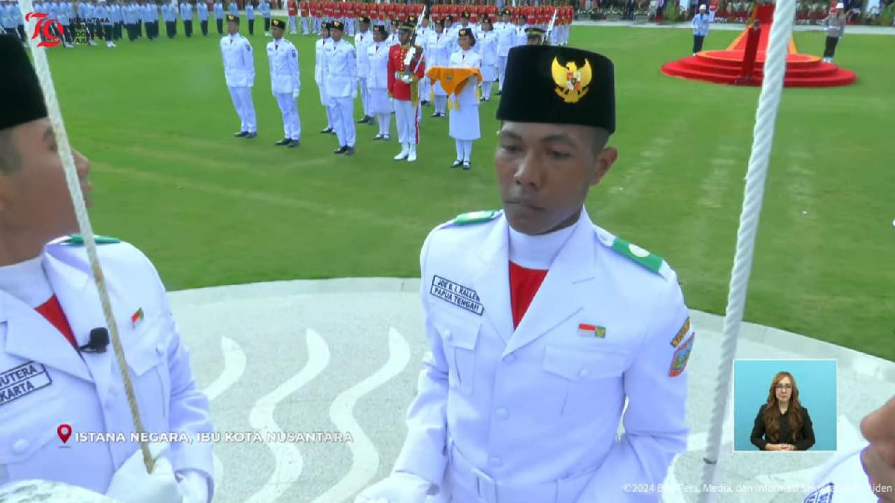 Viral, Joe Bayden Ikut Barisan Paskibraka Saat Penurunan Merah Putih di IKN