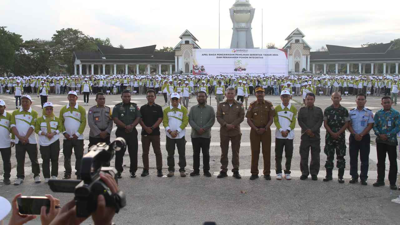 Bawaslu Sulawesi Tenggara Apel Siaga dan Tanam Pohon Manggis Simbol Integritas