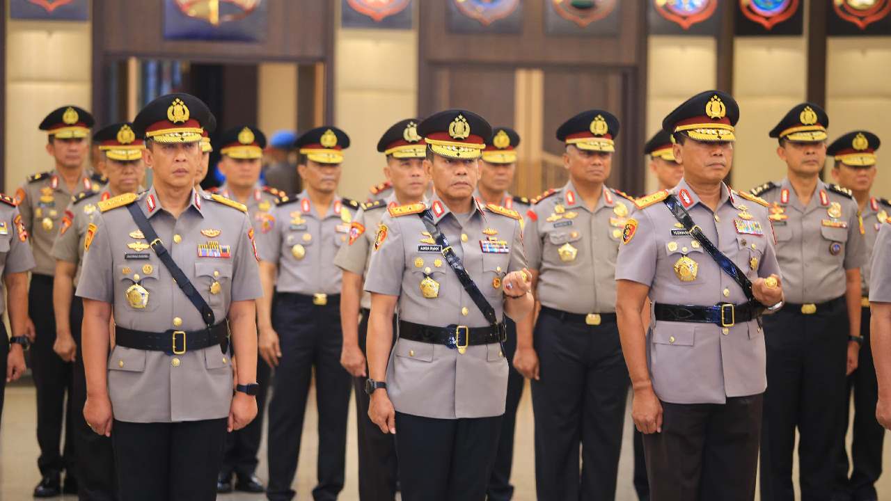 Kapolri Resmi Ganti Tujuh Kapolda dan Kukuhkan Dua Jabatan Baru di Polri