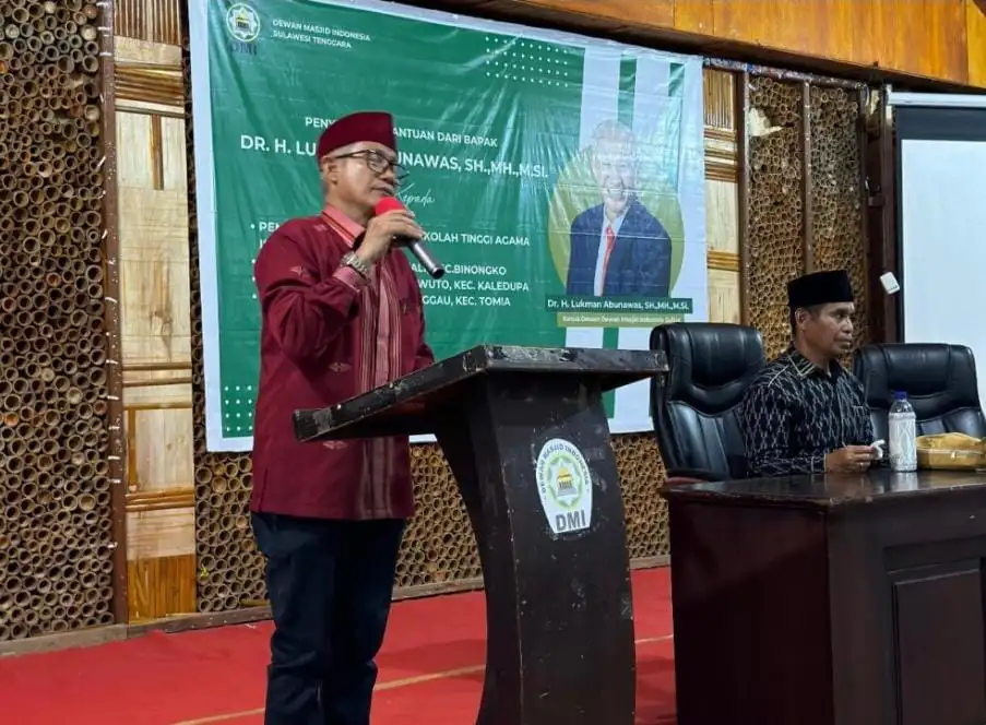 Kunjungi STAI Wakatobi, Lukman Abunawas Berikan Bantuan dan Serahkan Beasiswa