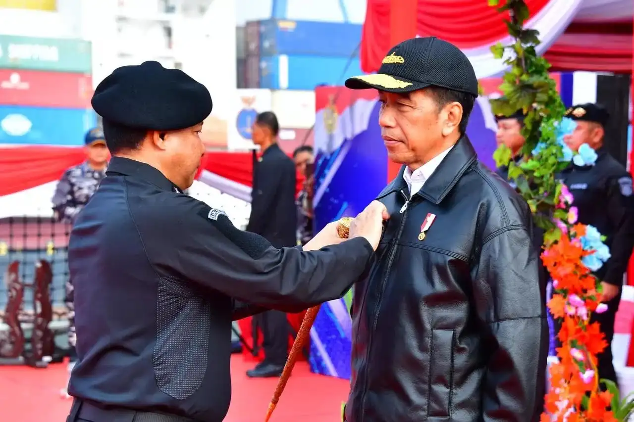 Mengenal Lebih Dekat Brevet Kehormatan Hiu Kencana, Disematkan untuk Jokowi Jelang Akhir Masa Jabatan