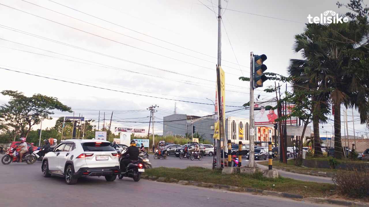 Perempatan Jalan Edi Sabara Kendari Macet Parah dan Pengendara Enggan Mengalah