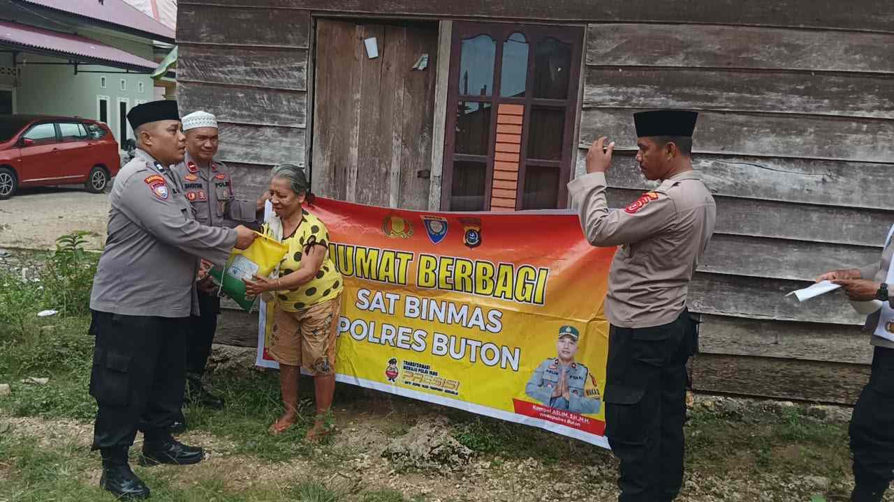 Polres Buton Salurkan Sembako Gratis ke Warga Takimpo