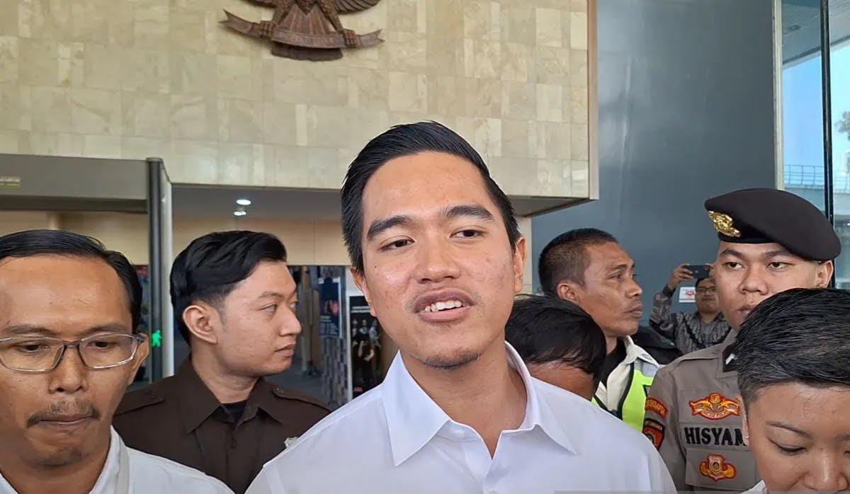 Putra Bontot Jokowi Sambangi KPK Soal Jet Pribadi, Kaesang: Nebeng Pesawatnya Teman