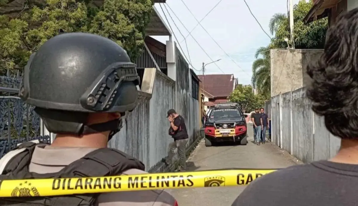 Rumah Salah Satu Bakal Calon Gubernur Dilempari Bom saat Azan Subuh