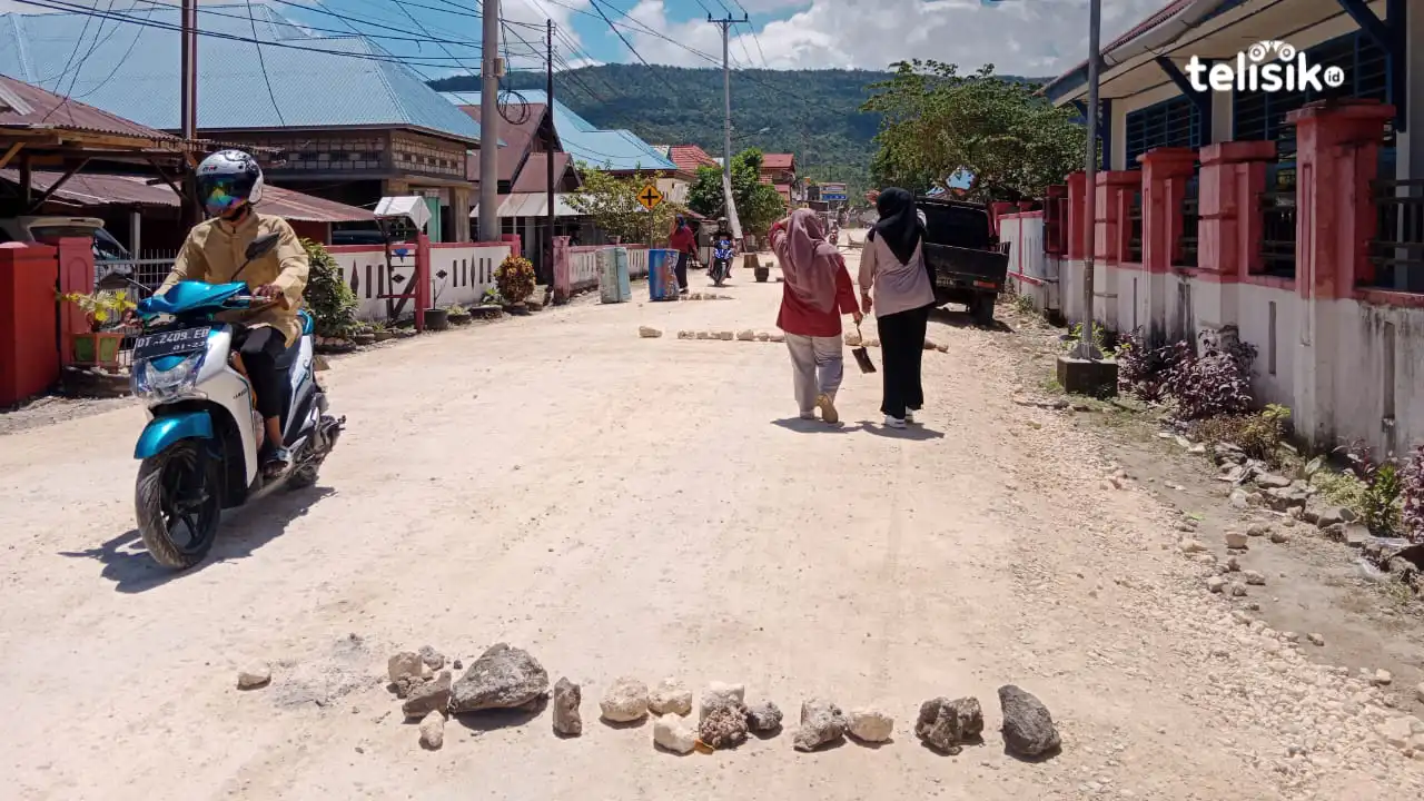 Warga Buton Keluhkan Debu Perbaikan Jalan Takimpo