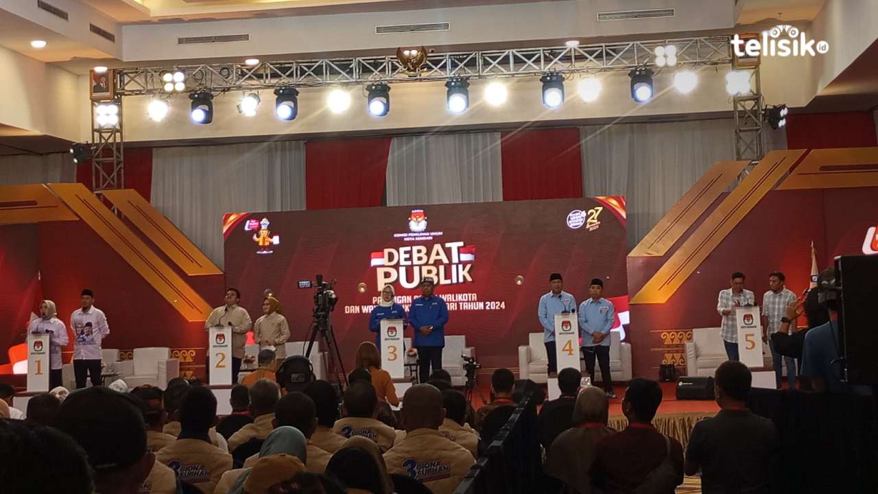 Debat Perdana Wali Kota Kendari: Lima Paslon Tonjolkan Corak Pakaian Berbeda