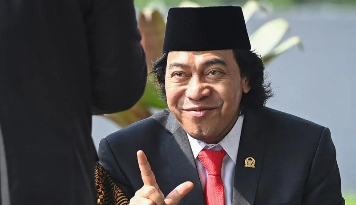 Komeng Resmi Anggota DPD: Jangan Dorong-Dorong, Emang Gue Mobil Mogok