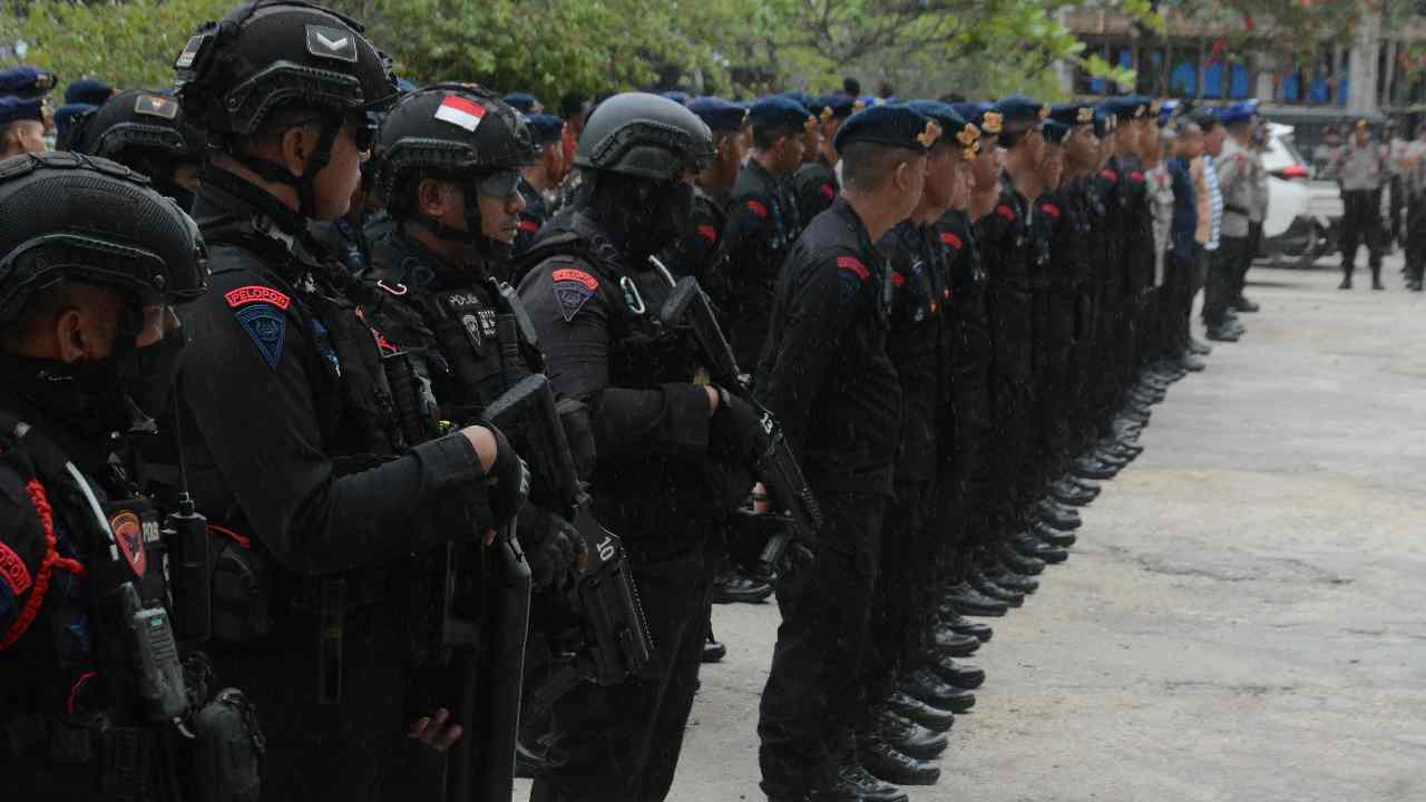 Personel Polda Sulawesi Tenggara Kawal Rapat Paripurna Anggota DPRD Periode 2024-2029