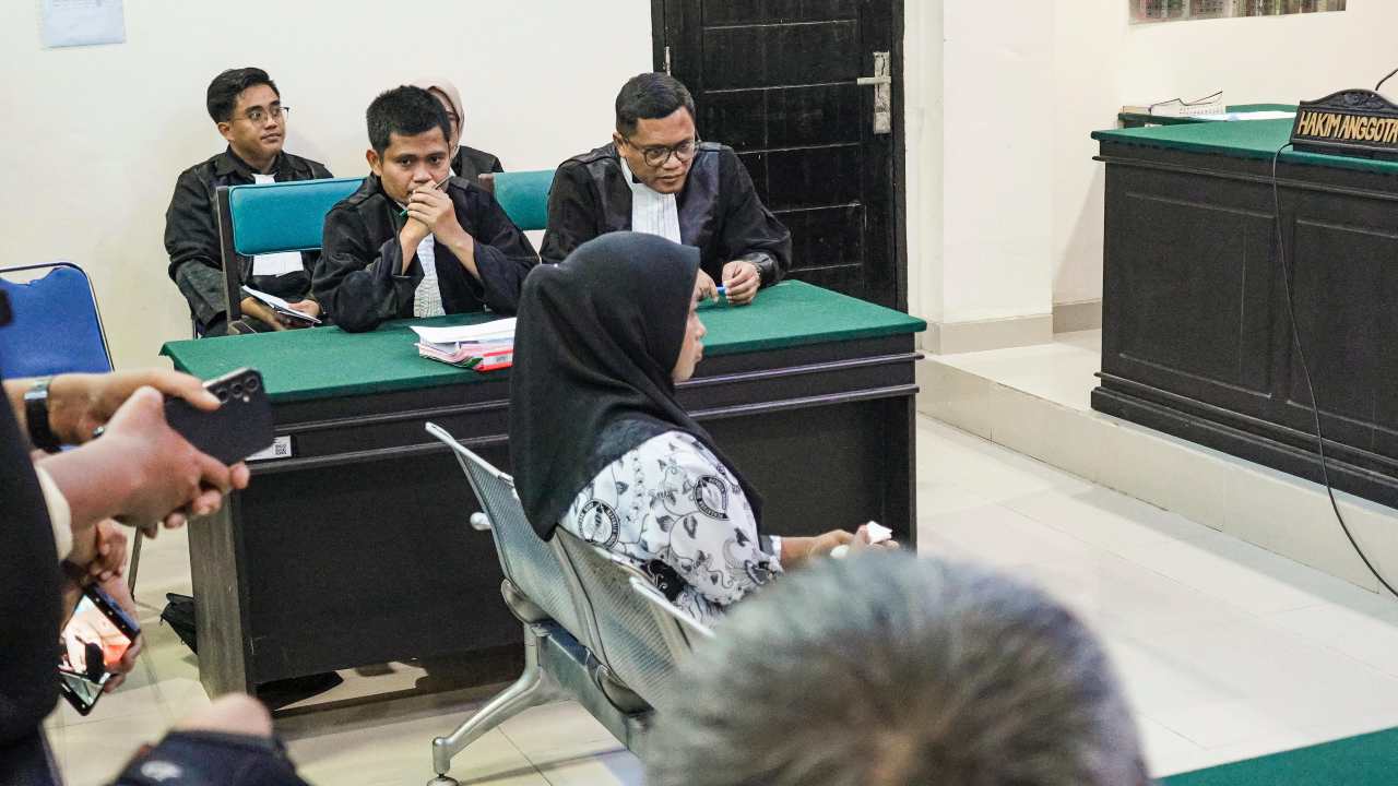 Sidang Eksepsi Guru Supriyani: Penasehat Hukum Tantang Keabsahan Penyidikan