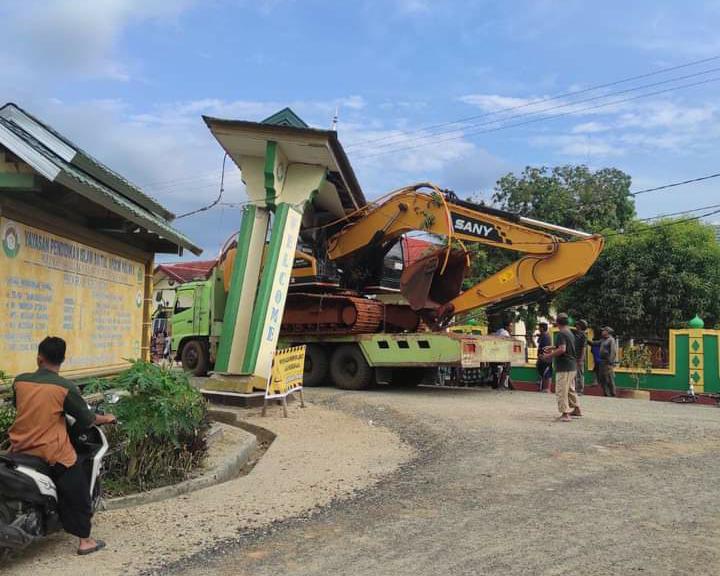 Truk Tronton Tabrak Gerbang Pesantren di Kolaka, Anak 5 Tahun Tewas Tertimpa Puing