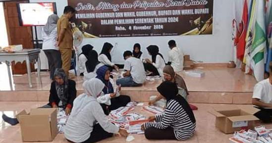 Hari Pertama Penyortiran Surat Suara Pilgub di Muna, 7 Lembar Ditemukan Rusak