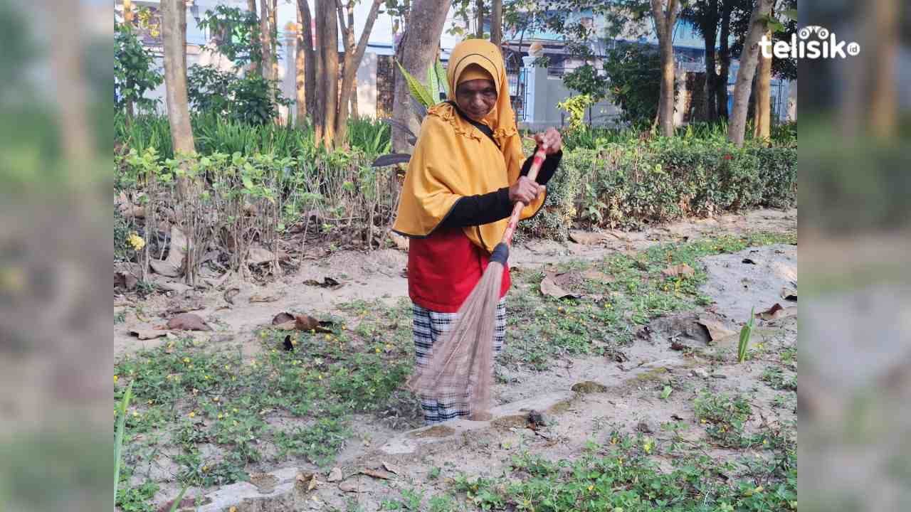 Kisah Wa Ode Vio, Tukang Sapu Kampus UHO Kendari: Dedikasi Tanpa Pamrih