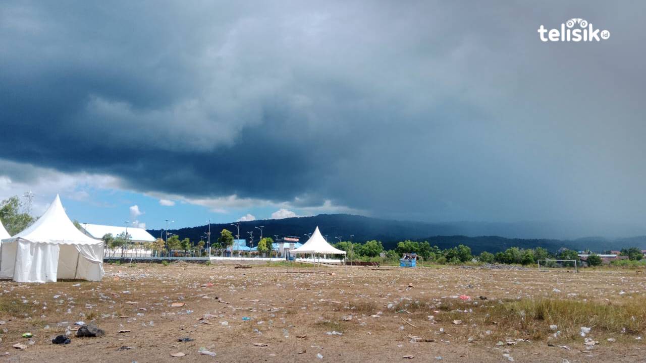 Lapangan Banabungi Buton Panen Sampah Sisa Kampanye Akbar