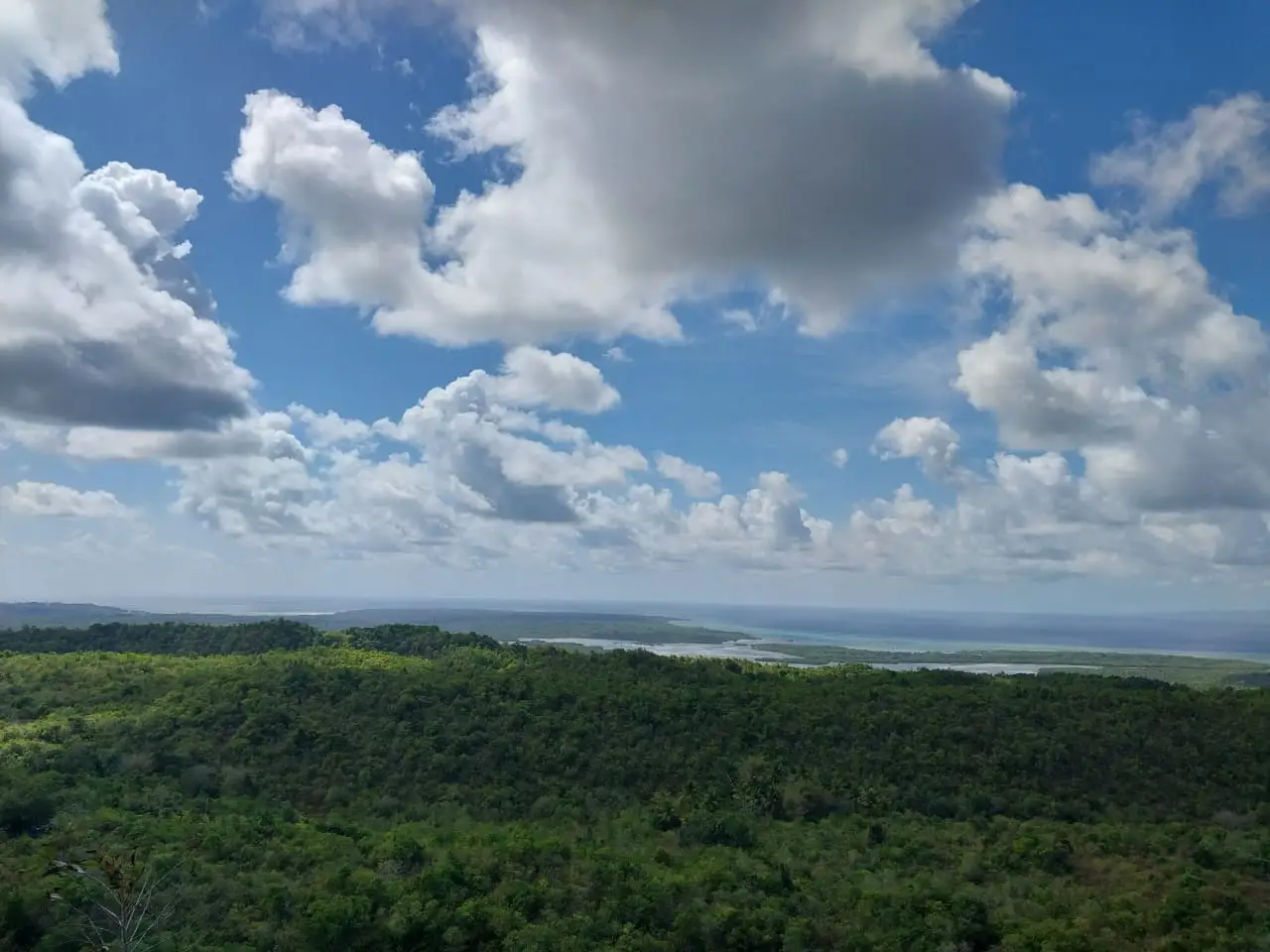 Menikmati Keindahan Puncak Pangilia di Kaledupa, Surga Alam Wakatobi