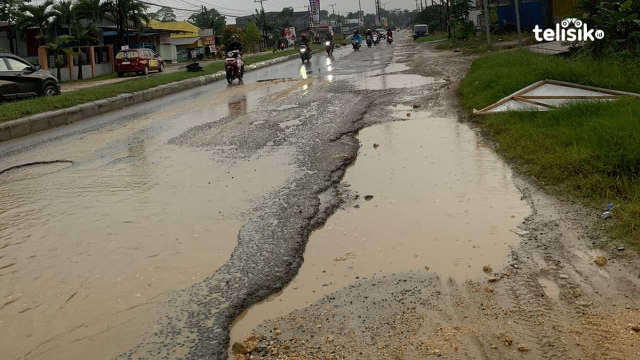 Pemprov Sultra Diminta Perbaiki Jalan Rusak di Kecamatan Baruga