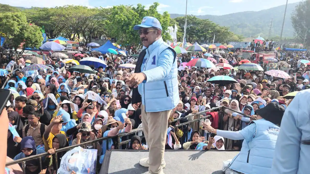Pilkada Bombana, Lautan Manusia Padati Kampanye Akbar BERANI