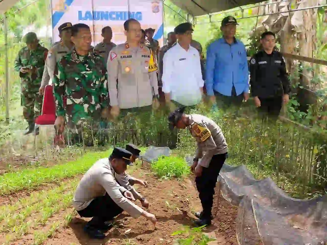 Polres Buton Minta Warga Manfaatkan Lahan Sekitar untuk Swasembada Pangan