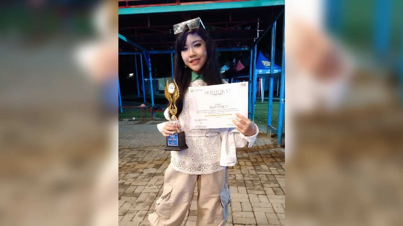 Siswi SMP Negeri 9 Kendari Sabet Juara Best 3 Top Model Runway Sultra 2024