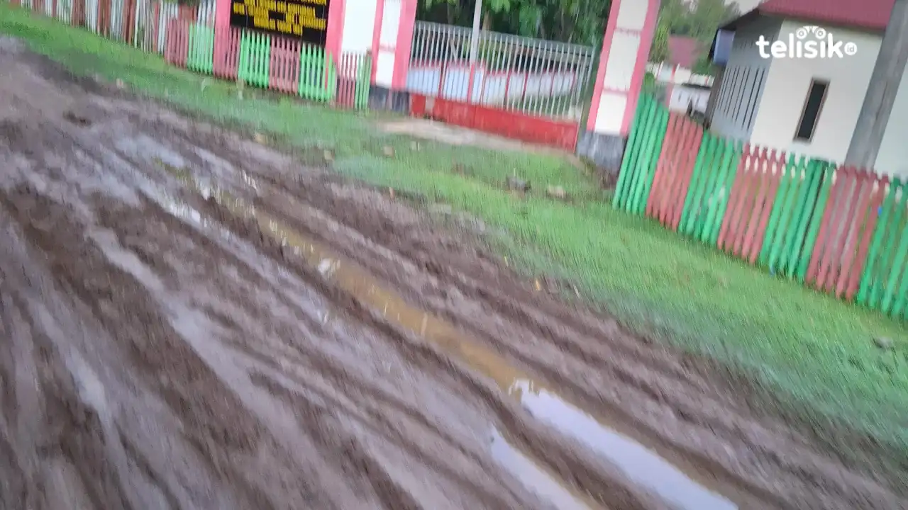 Warga Desa Lapodidi Muna Harap Pemimpin Baru Perbaiki Jalan Utama